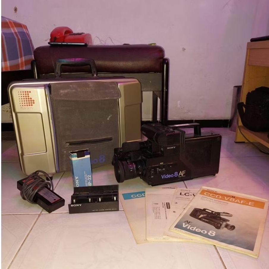 SONY CCD V8AF Video8 Handycam Fullset