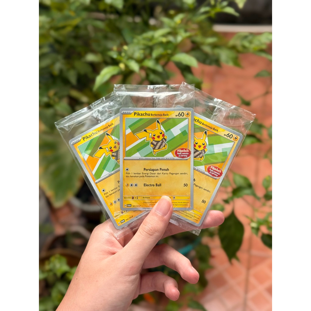 Pokemon Promo Card • Pikachu Berkemeja Batik V1 (hijau)