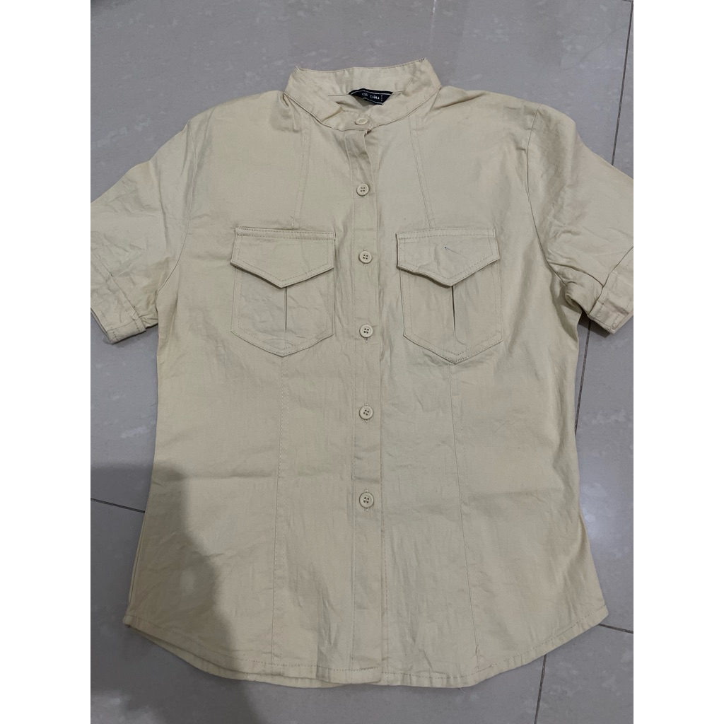 Kemeja Wanita / Kemeja Perempuan Cream Preloved