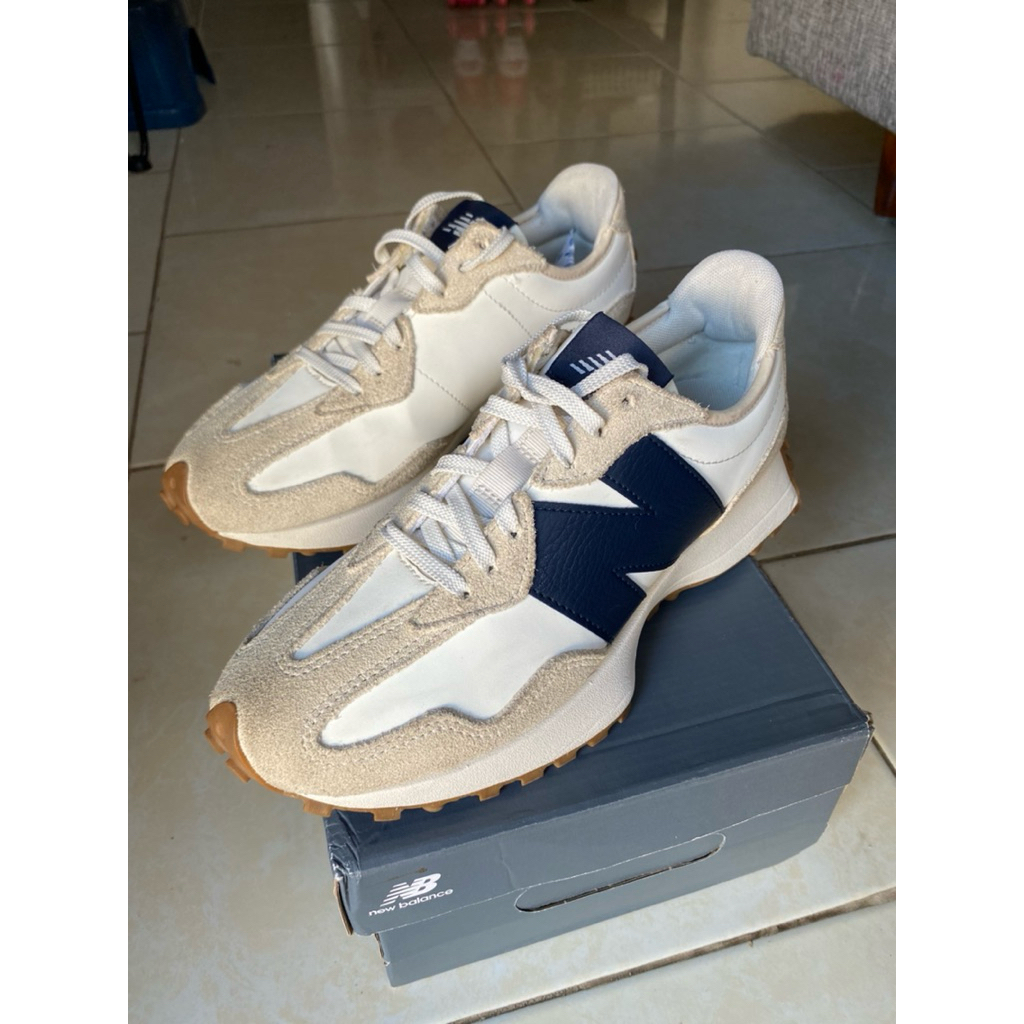 New Balance 327 Moonbeam Outerapace