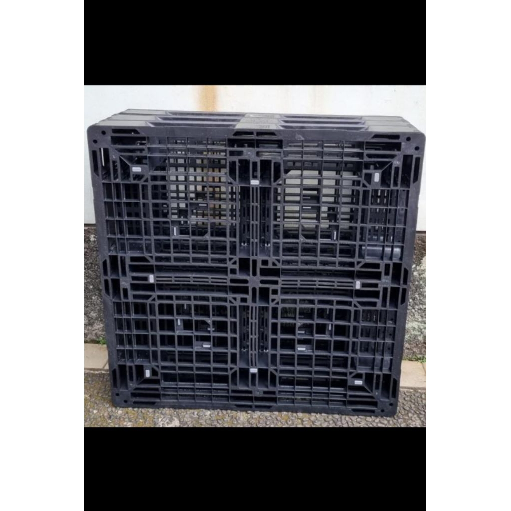 

Palet plastik uk. 110×110×12