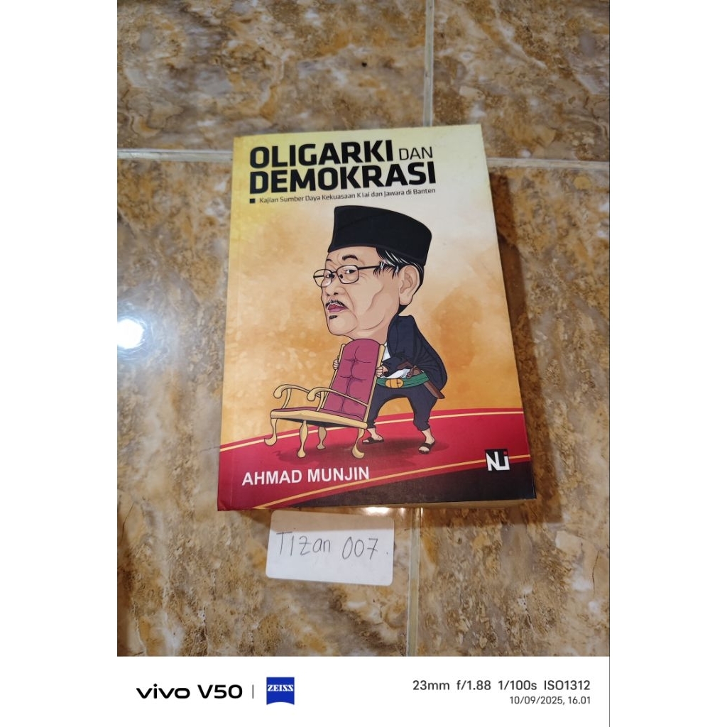 Buku Oligarki dan Demokrasi by Ahmad Munjin