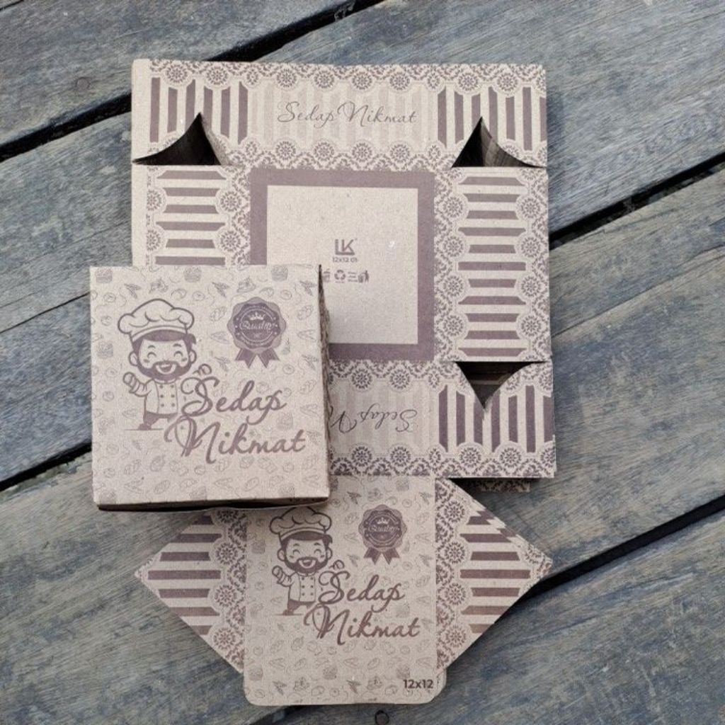 

KOTAK KUE 12 × 12 SEDAP NIKMAT COKLAT MOTIF ISI 100L /KOTAK KUE LK 12 X 12