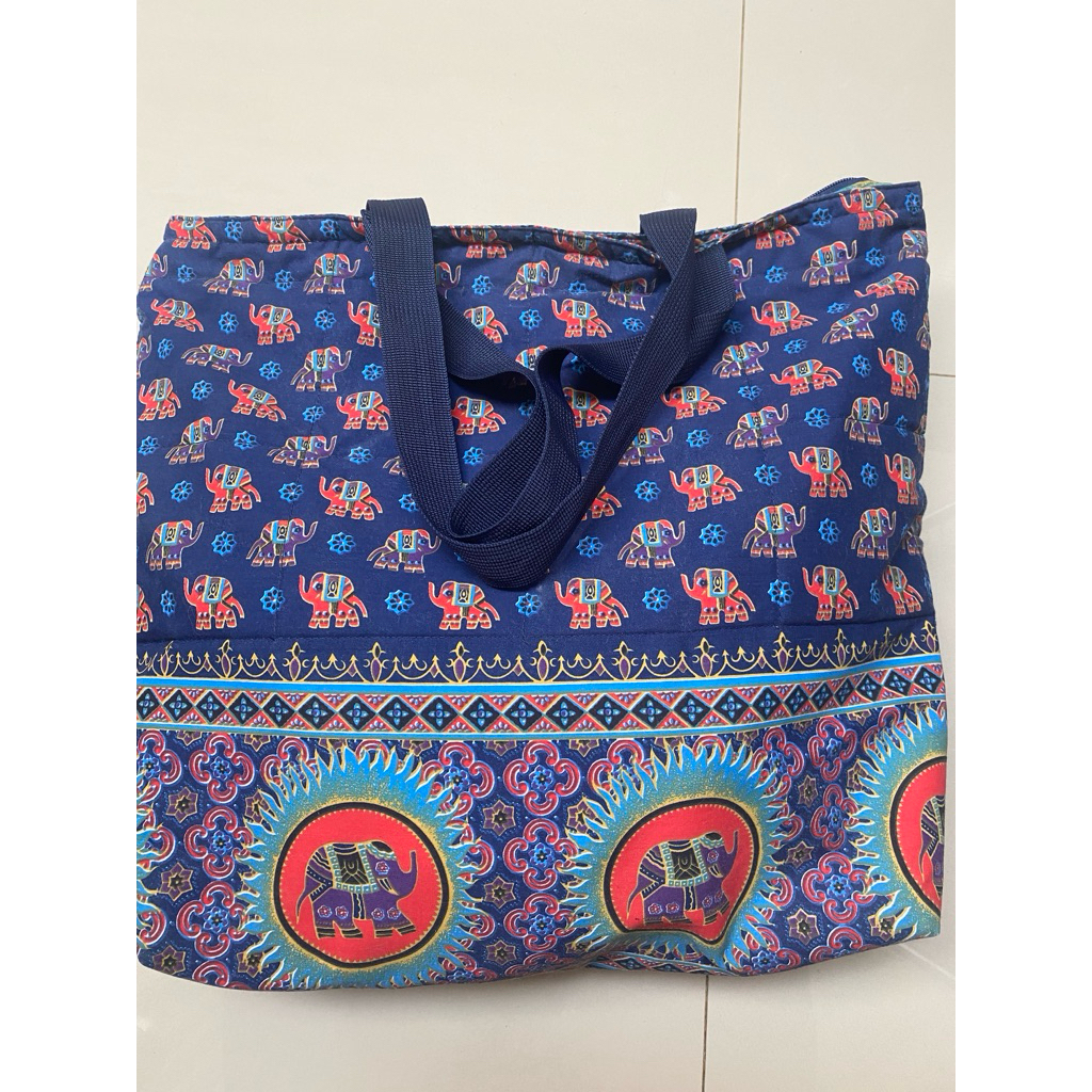 Tas besar baju muat banyak oleh oleh khas Thailand