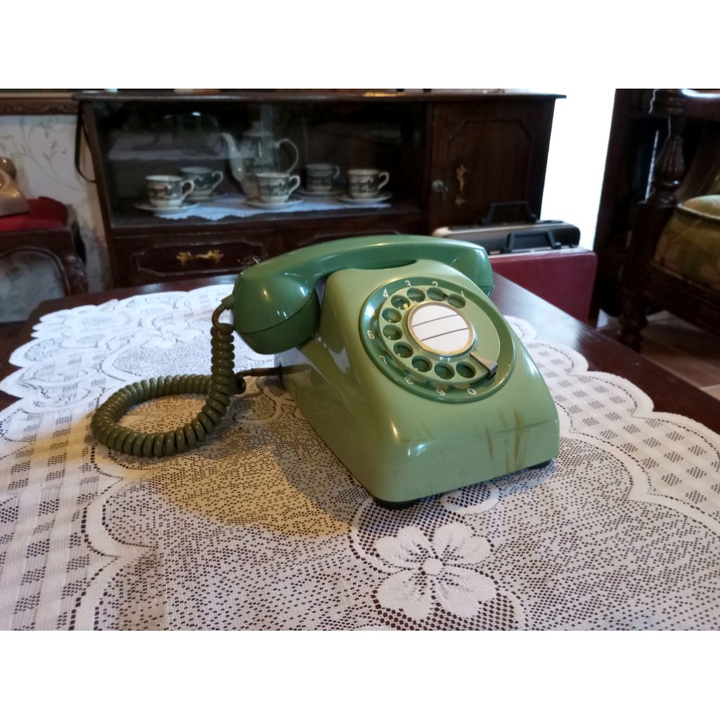 Pesawat Telepon Telpon Kabel Jadul Antik Vintage Lawas Tua Kuno Retro Klasik Classic. 