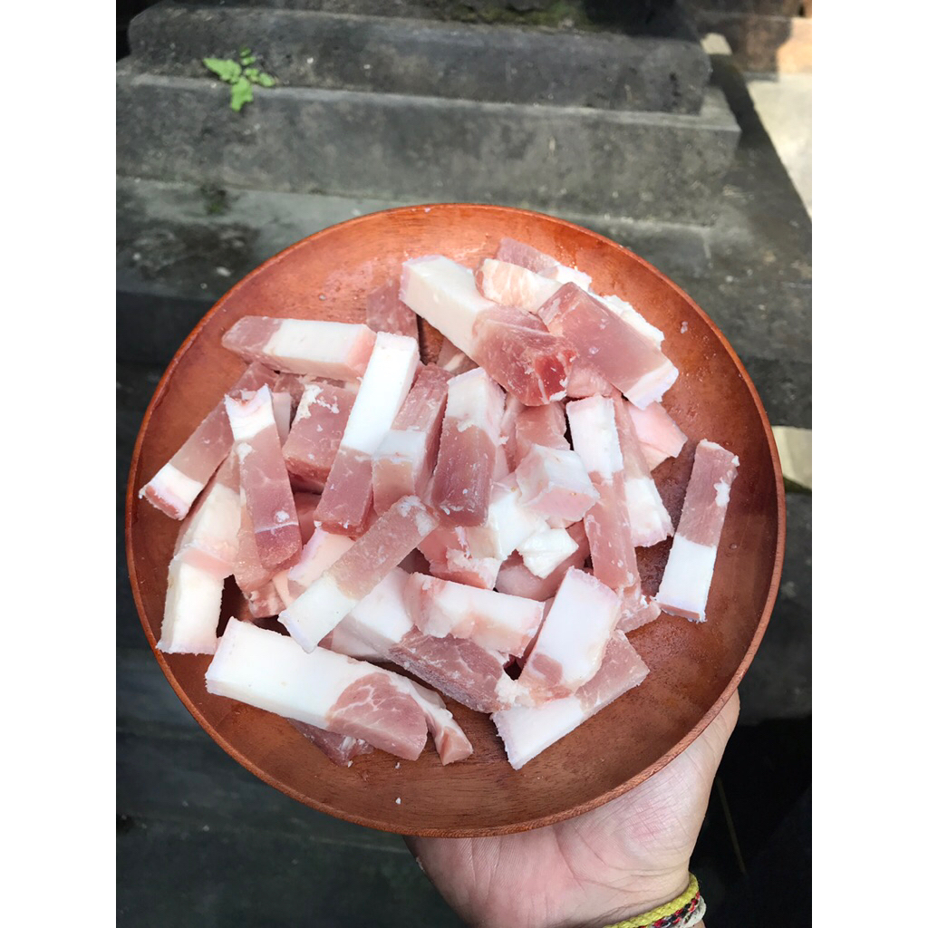 

Daging Babi Paha Kulit Potong Dadu