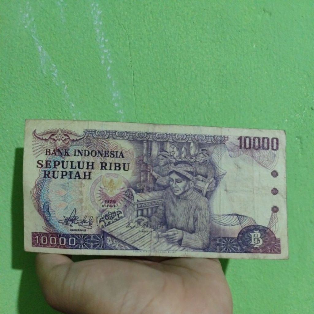 uang kuno 10000 gamelan 1979 PHV 068780 ekonomis