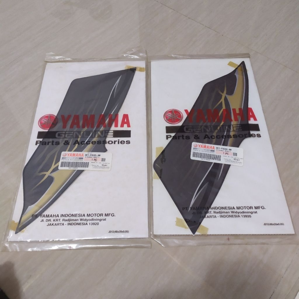 Graphic fuel tank 1,2 stiker Yamaha Vixion old 2010 asli original