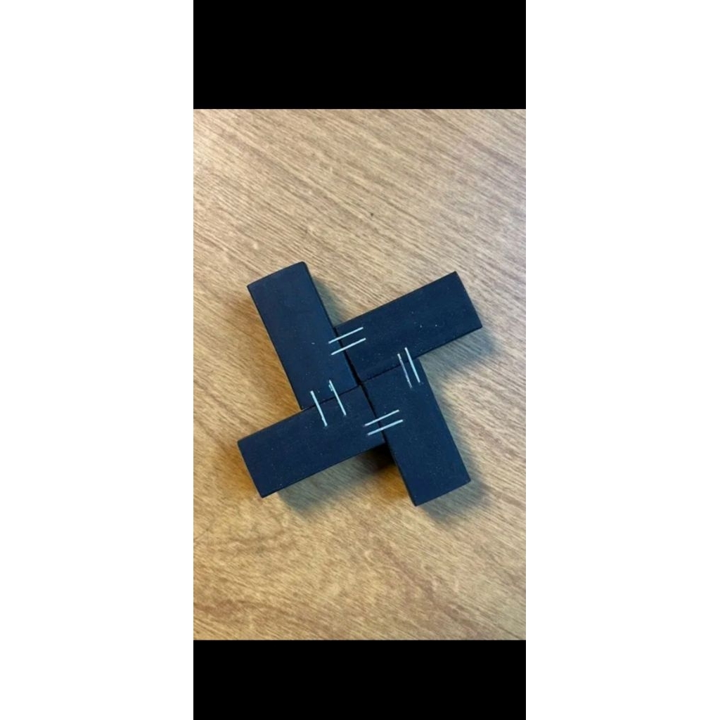 Pemadam Gasing hitam no Paku Pines