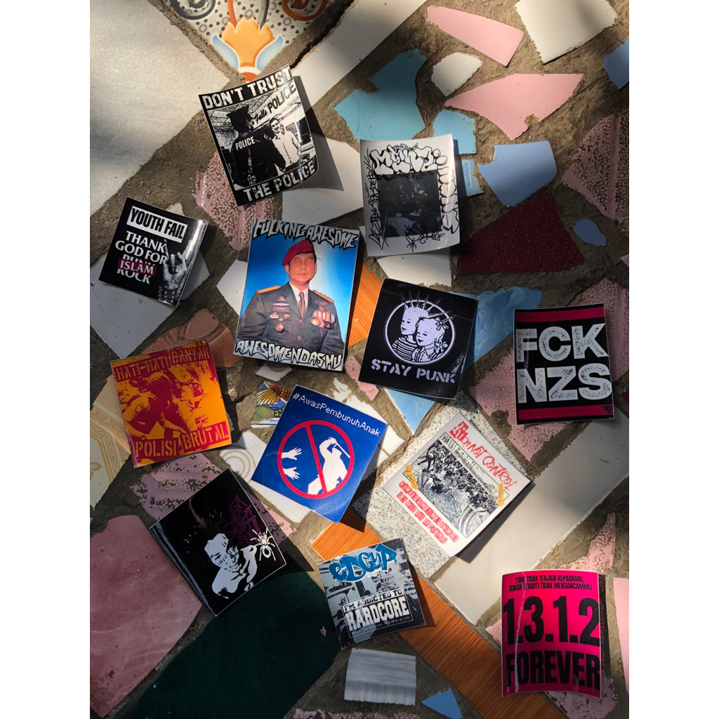 

Cetak Sticker Vinyl A3+ Custom Bebas Desain