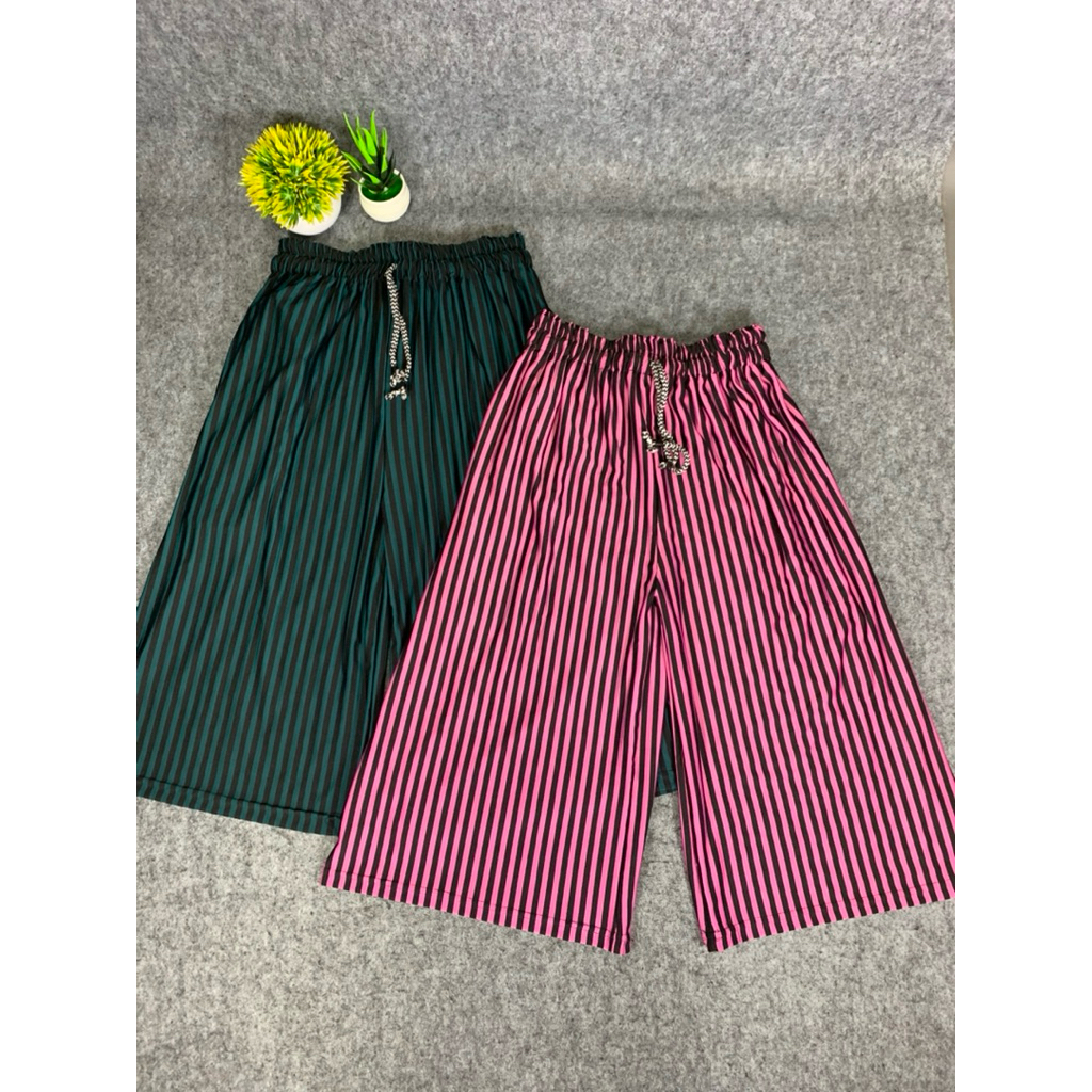 Celana pendek kulot motif garis garis untuk ibu / celana aantai kulot ibu