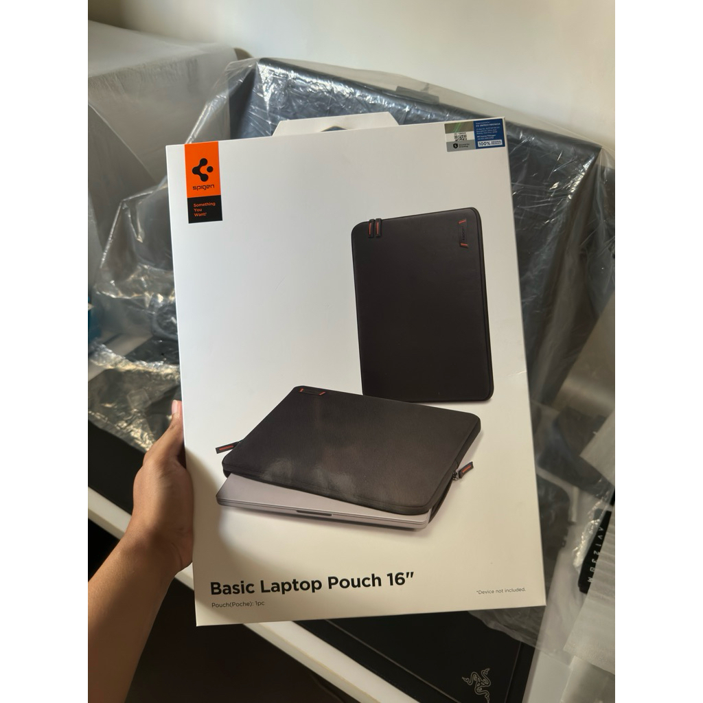 Spigen Laptop Macbook Sleeve 16” BNIB Original Spigen