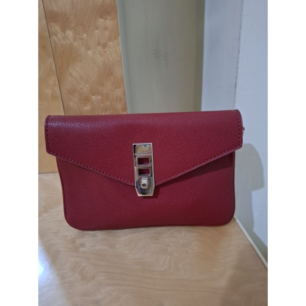 Tas dompet selempang Charles & Keith maroon preloved