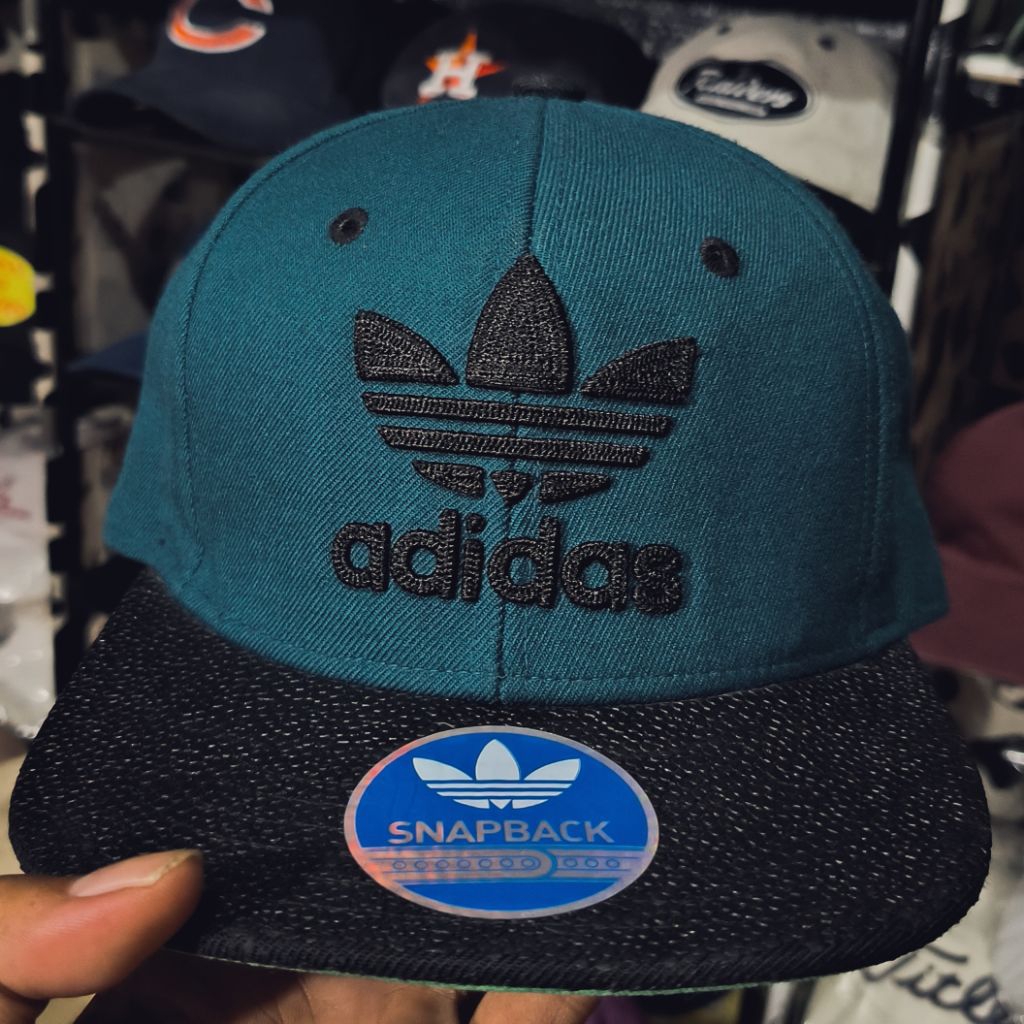 snapback adidas bekas second