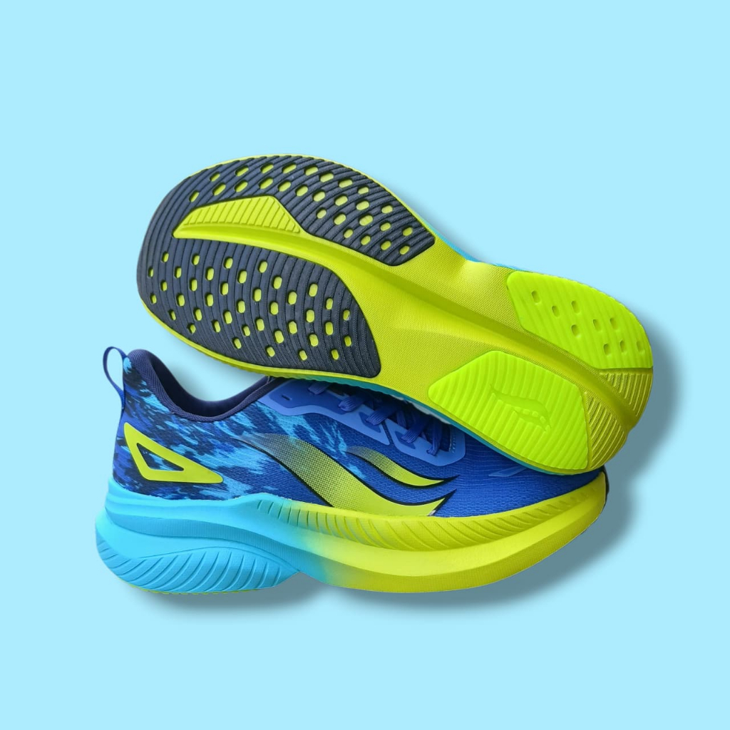 DESLE GALLANT SEPATU LARI