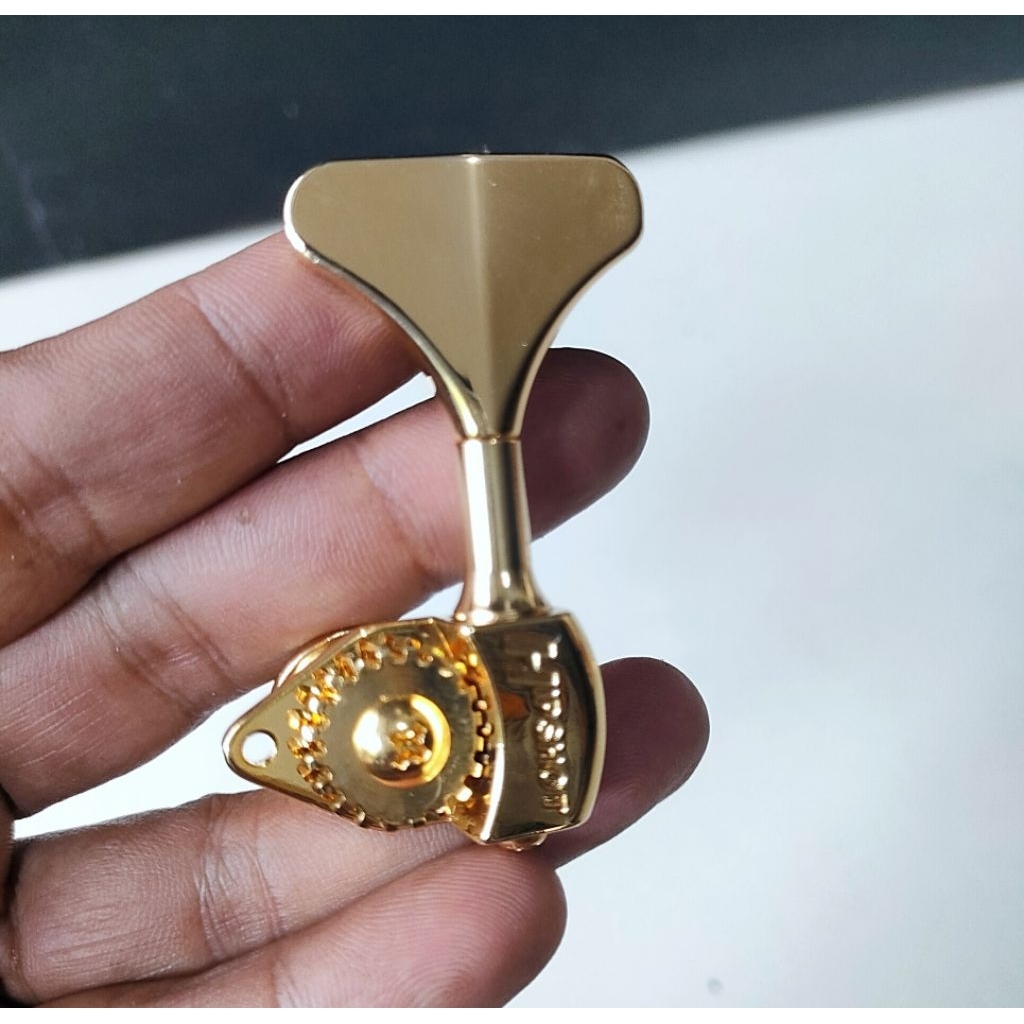 Dryer Hipshot Bass GOLD posisi Bawah kiri