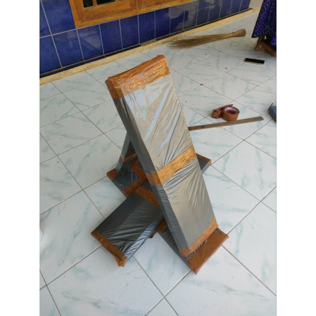 

kardus ukuran 75cm lengkap sama sarung pengamannya