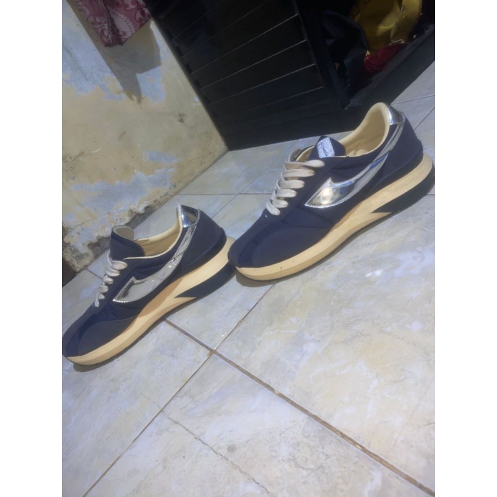 sepatu compass velocity