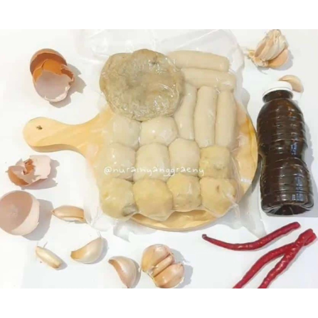 

pempek 4 variant (isi 20) ikan tenggiri premium + cuka