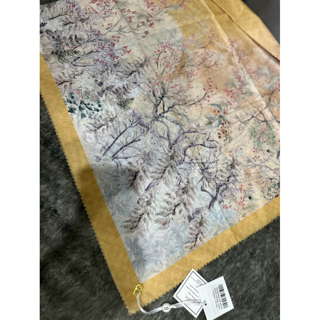 New as is Buttonscarves Holiday Series in Honey. Voal Reguler Square New With Tag no box