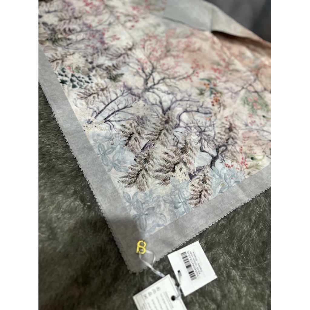 New as is Buttonscarves Holiday Series in Shadow. Voal Reguler Square New With Tag no box