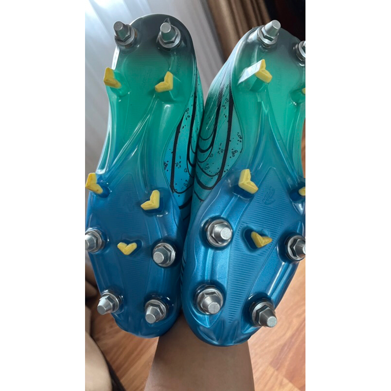 Sepatu bola SPECS ACCELERATOR LIGHTSPEED 4 ELITE SG pull besi