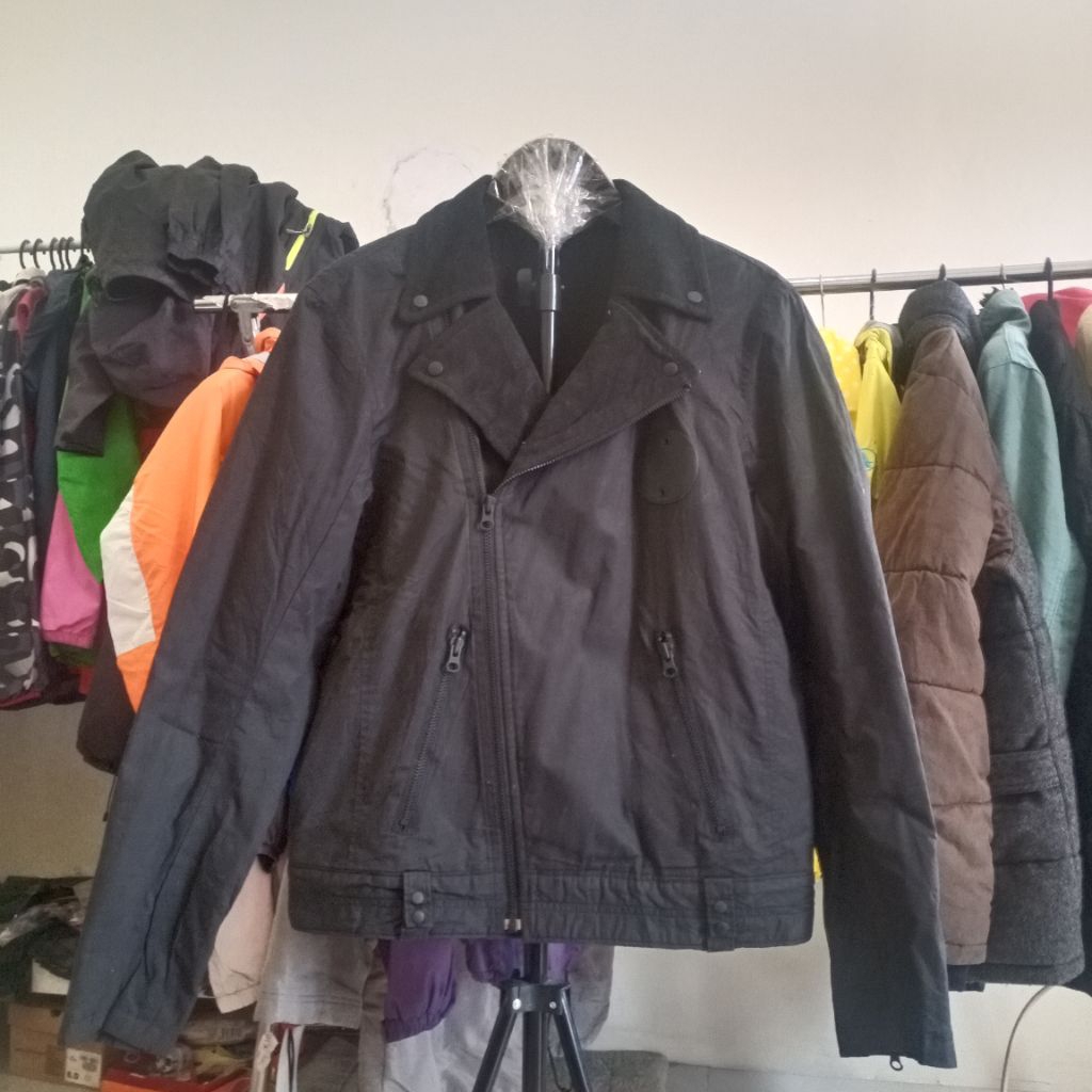 JAKET OUTDOOR RAMONES UNIQLO CANVAS WATERPROOF