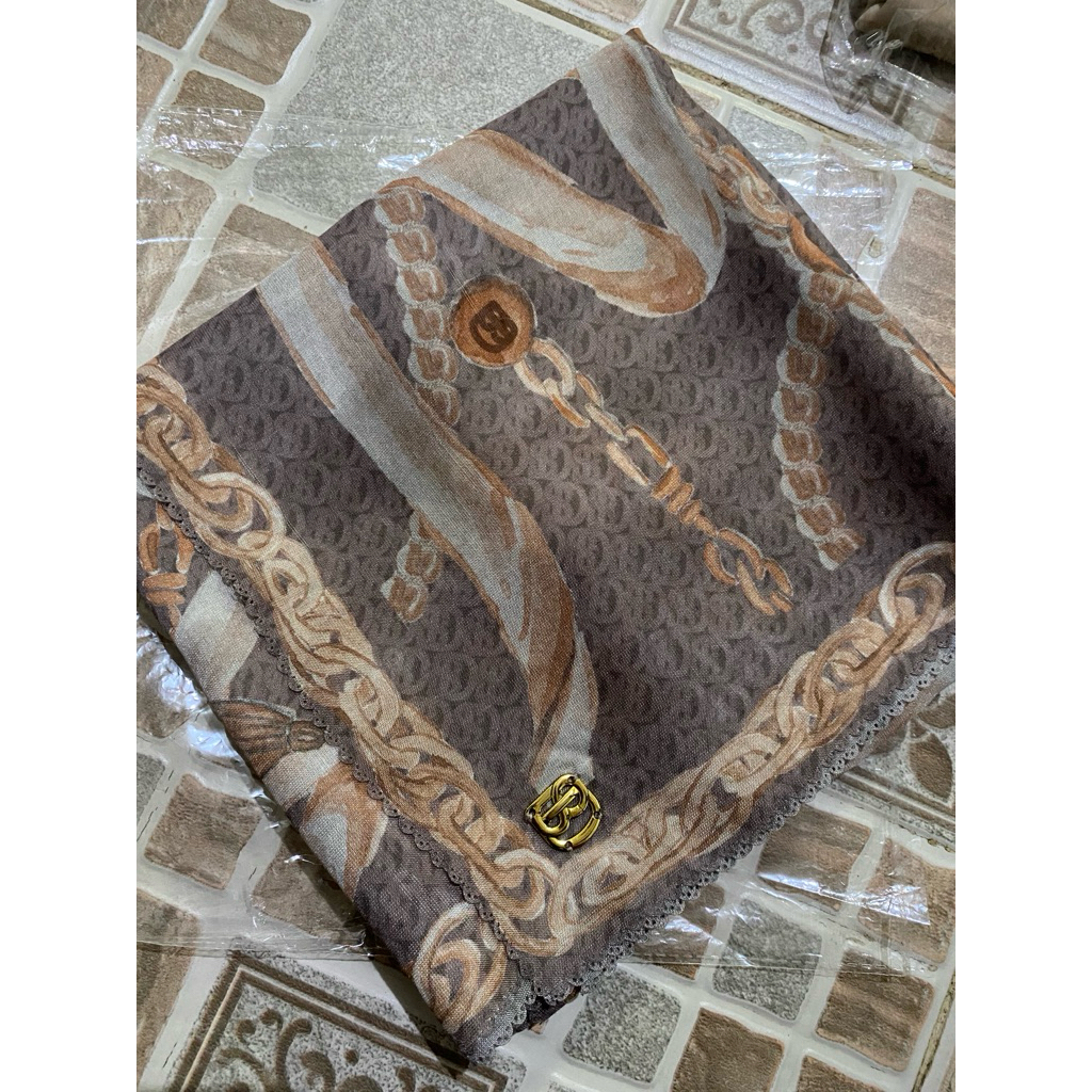 Buttonscarves Chain 1 Chupa blueberry sevilla asoka