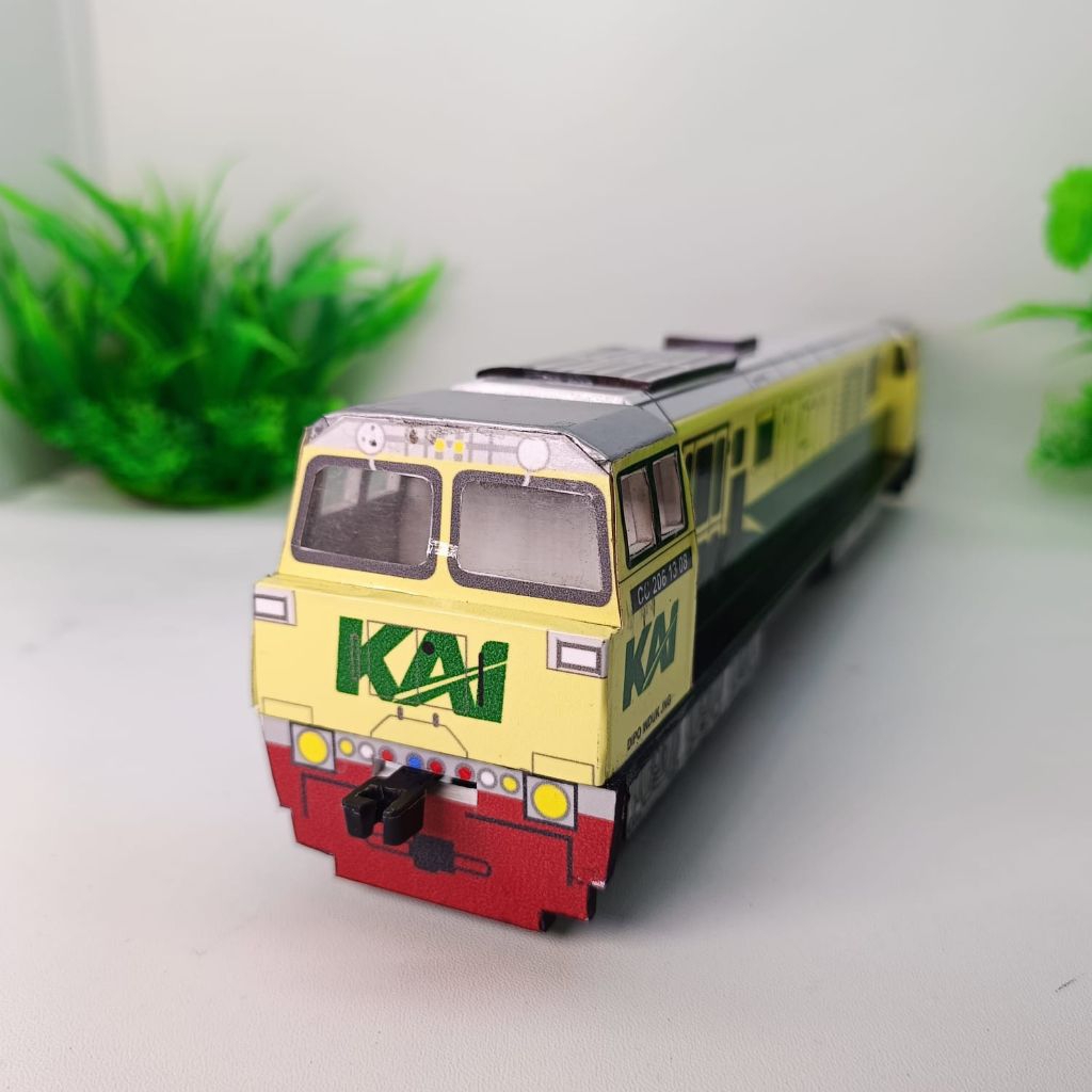 MINIATUR LOKOMOTIF CC 206 KUNING HIJAU