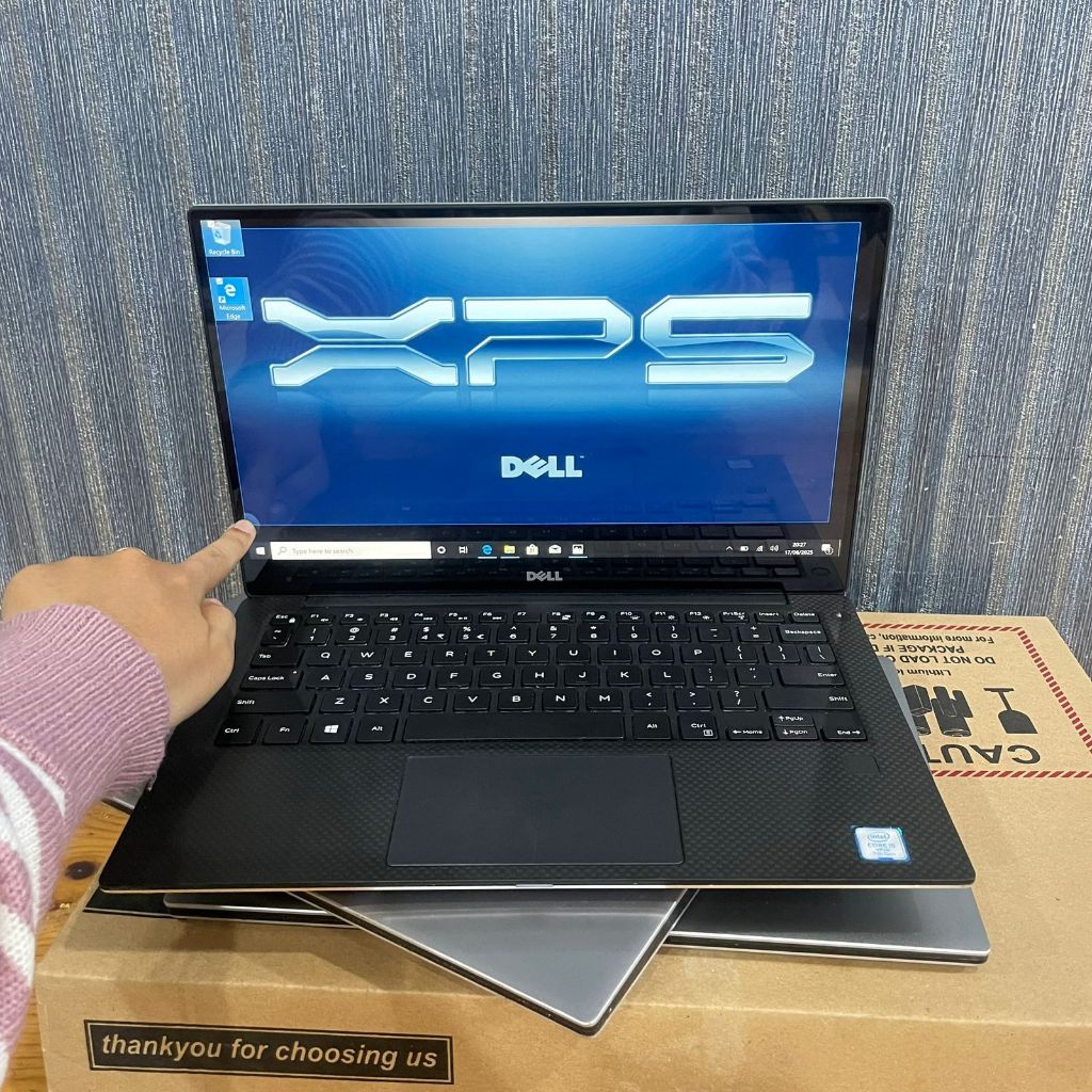 Laptop DELL XPS 13 9360, I5-7300U, Gen 7Th, 8GB/256GB, #Backlight, Lengkap, Silver Black