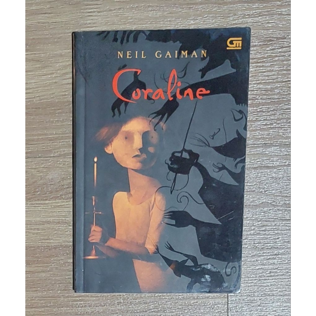 Novel Coraline - Neil Gaiman