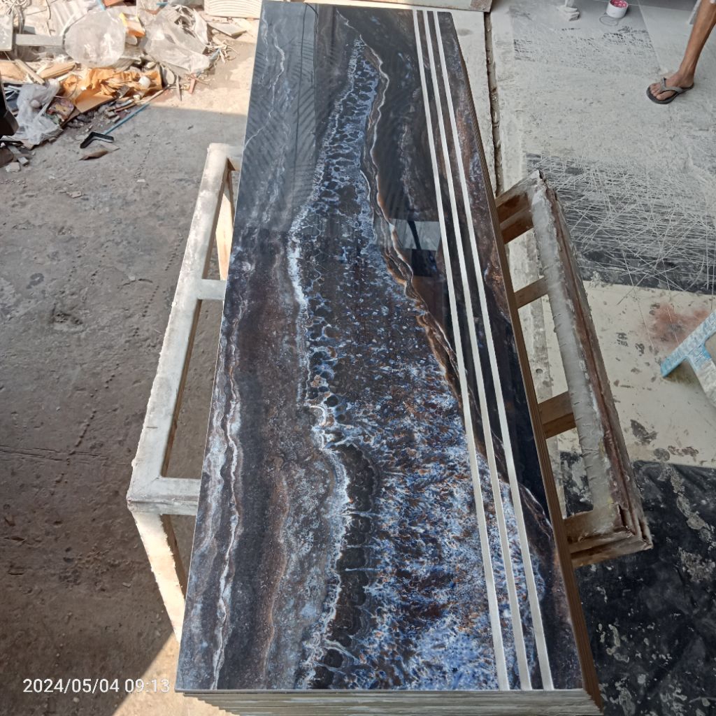 Anak tangga granit motif marmer kilap/pijakan tangga/tangga granit/kramik/list plint granit/pijakan 