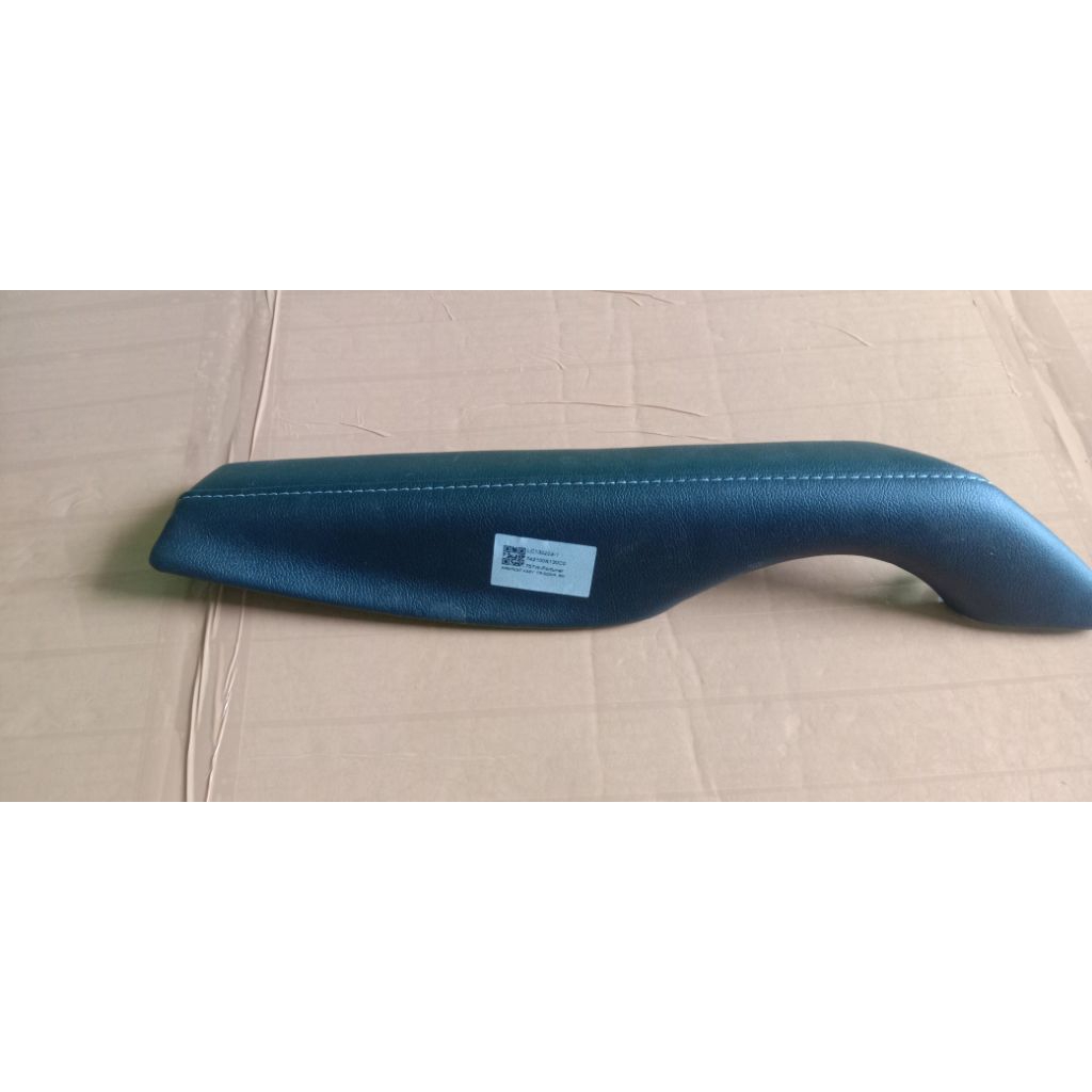 sandaran tangan pintu door armrest Toyota Hilux