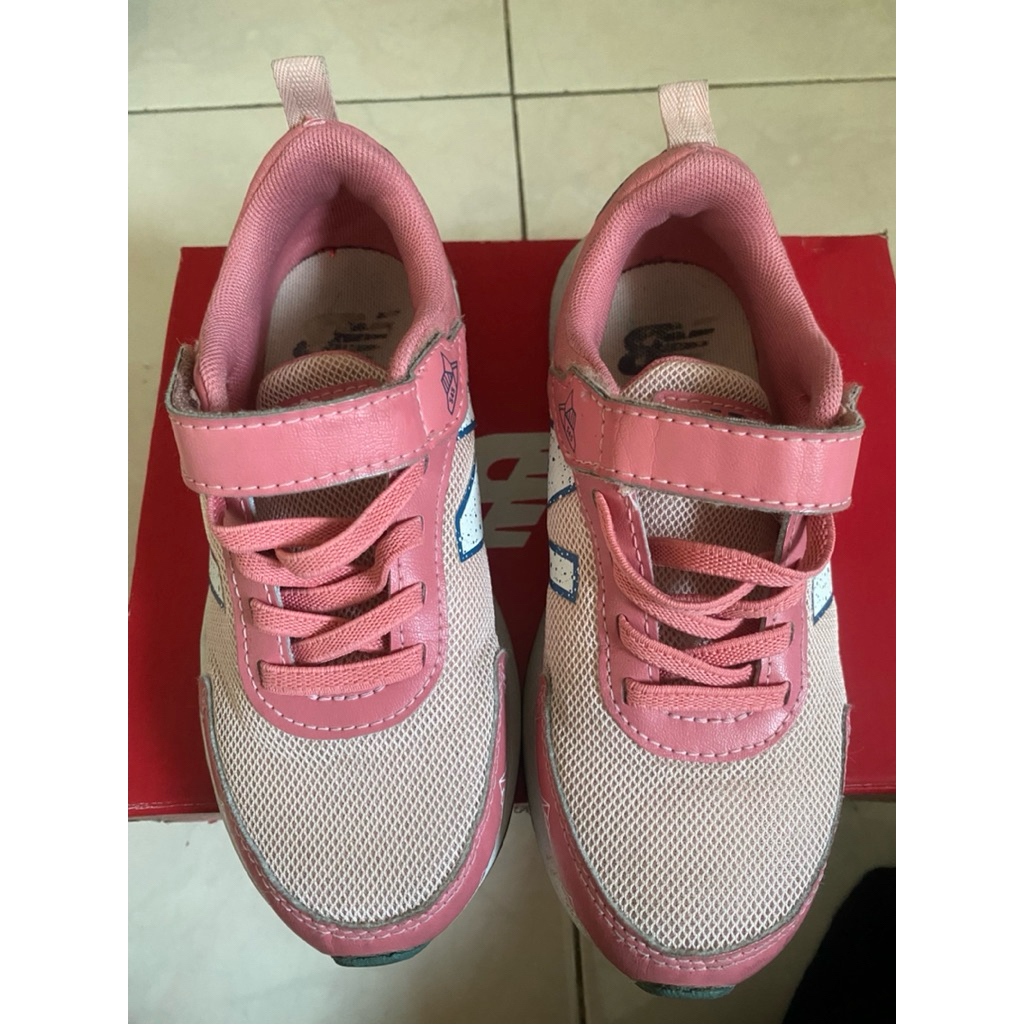 preloved sepatu anak New Balance size 30 (Original 100%)