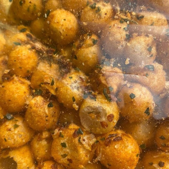 

Cimol Kering Endog Lewo Moring Renyah Gurih Kriuk Asli Bandung – Snack Tradisional Cimol Kering Khas dengan Rasa Original dan Pedas Nagih – Camilan Cimol Endog Lewo Moring untuk Teman Santai, Nonton, Ngopi, dan Jajan Keluarga – Oleh-oleh Khas Bandung Cimo