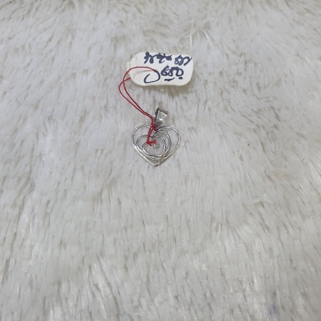 liontin love whitegold emas kadar 75% berat 0,65gram