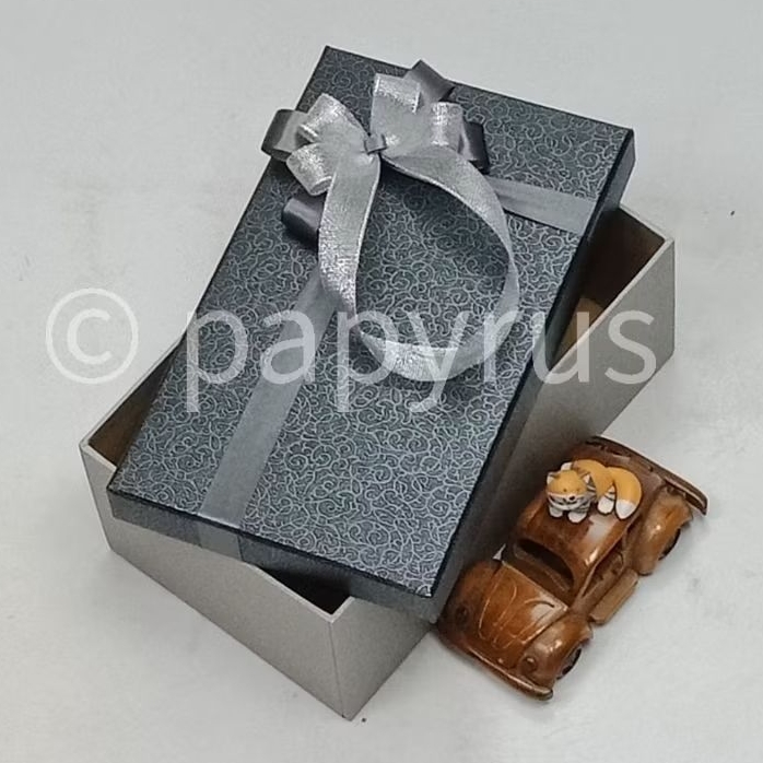 

PAPYRUS Kombinasi 15x25 Tinggi 8cm Kotak Kado Gift Box Hardbox Hampers Hadiah V1