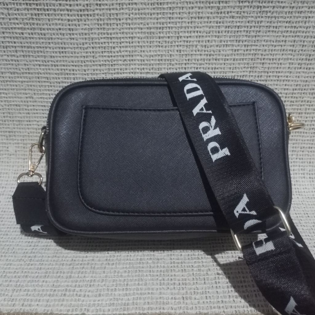 tas selempang wanita, tas Prada, tas cassual