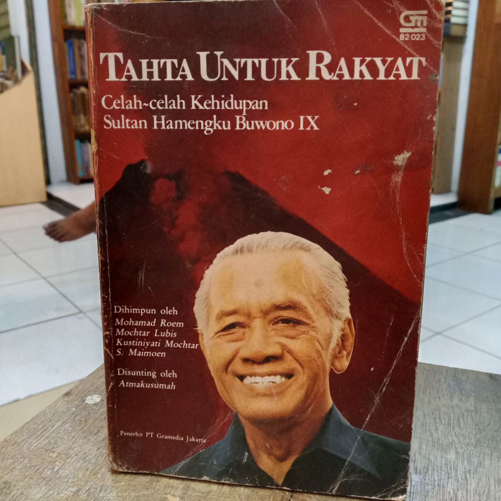 Tahta Untuk Rakyat: Kehidupan Hamengkubuwono IX - Mochtar Lubis, dkk