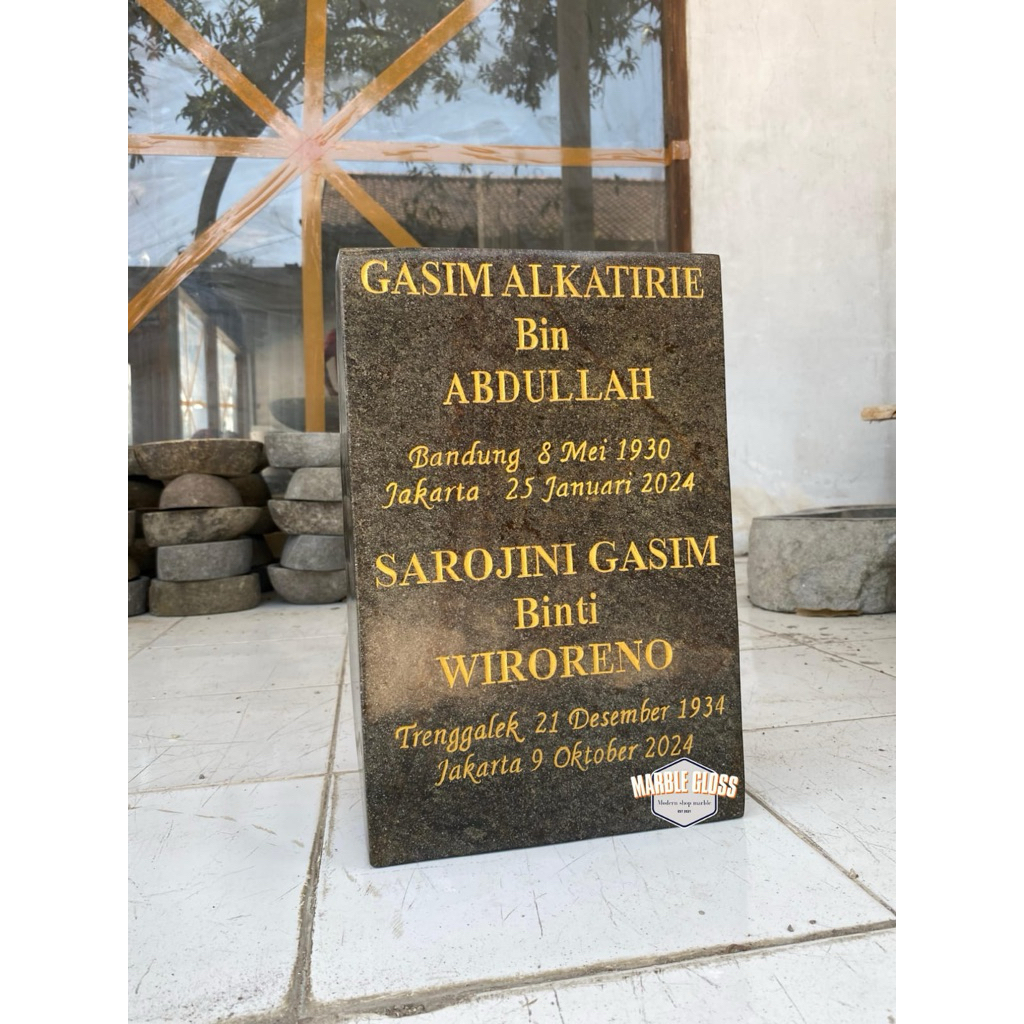 Nisan Batu Kali Persegi / Nisan Batu Kali