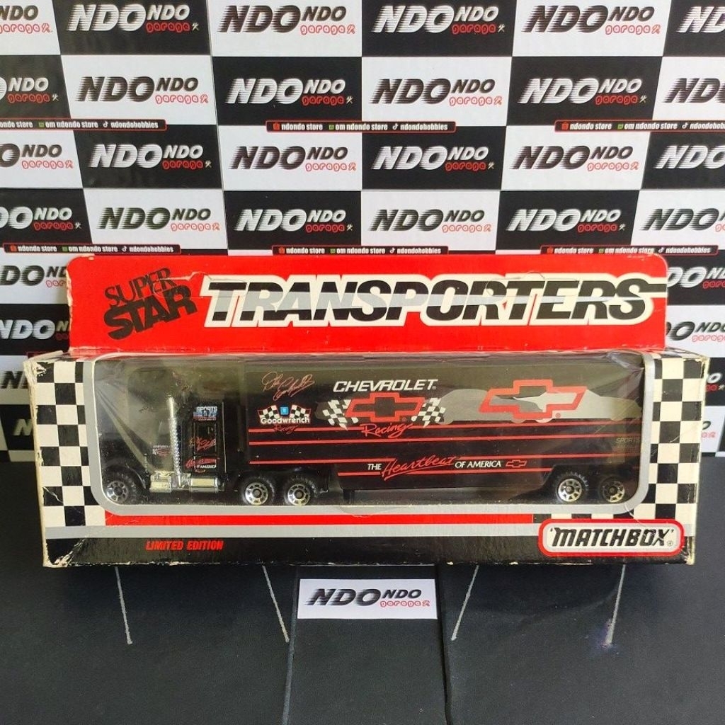 Matchbox Super Star Transporters Nascar Chevrolet Racing Team - Dale Earnhardt