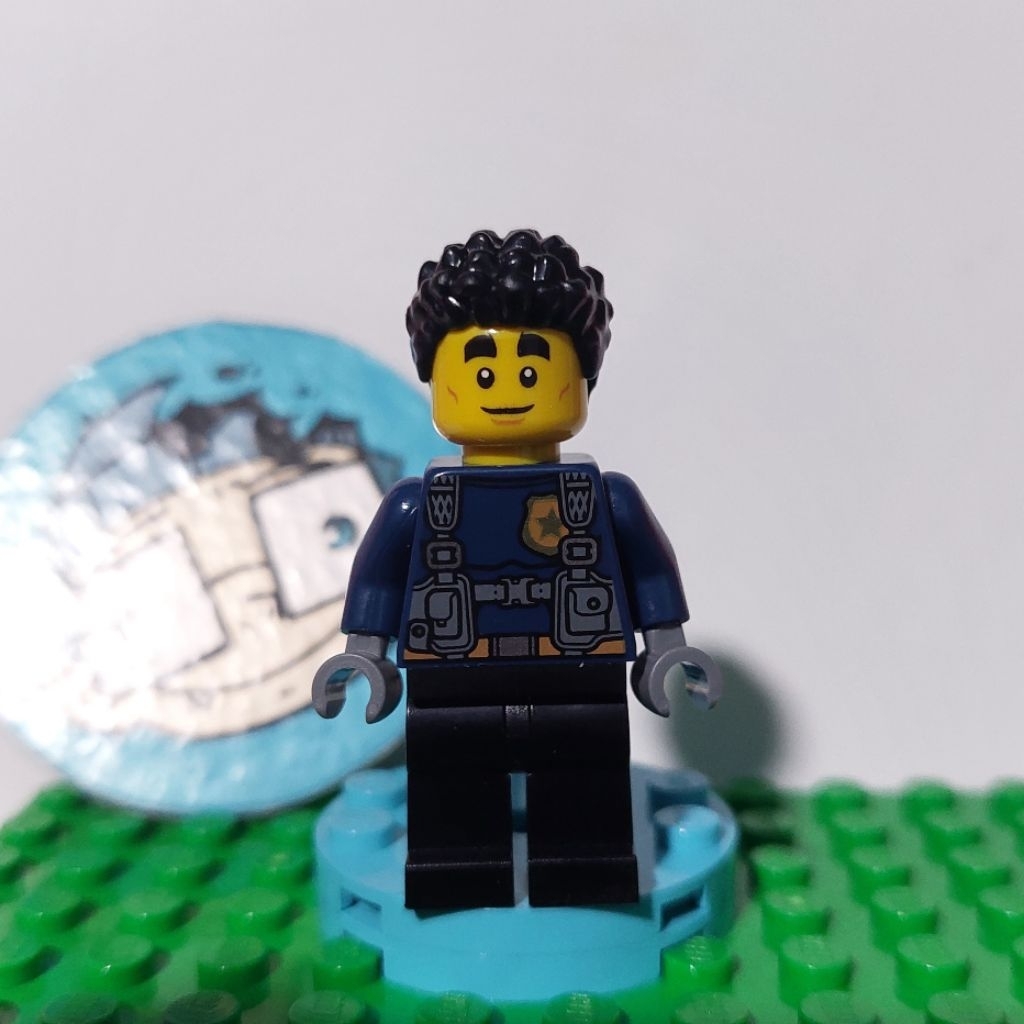 LEGO Minifigure lego city adventure Duke detain