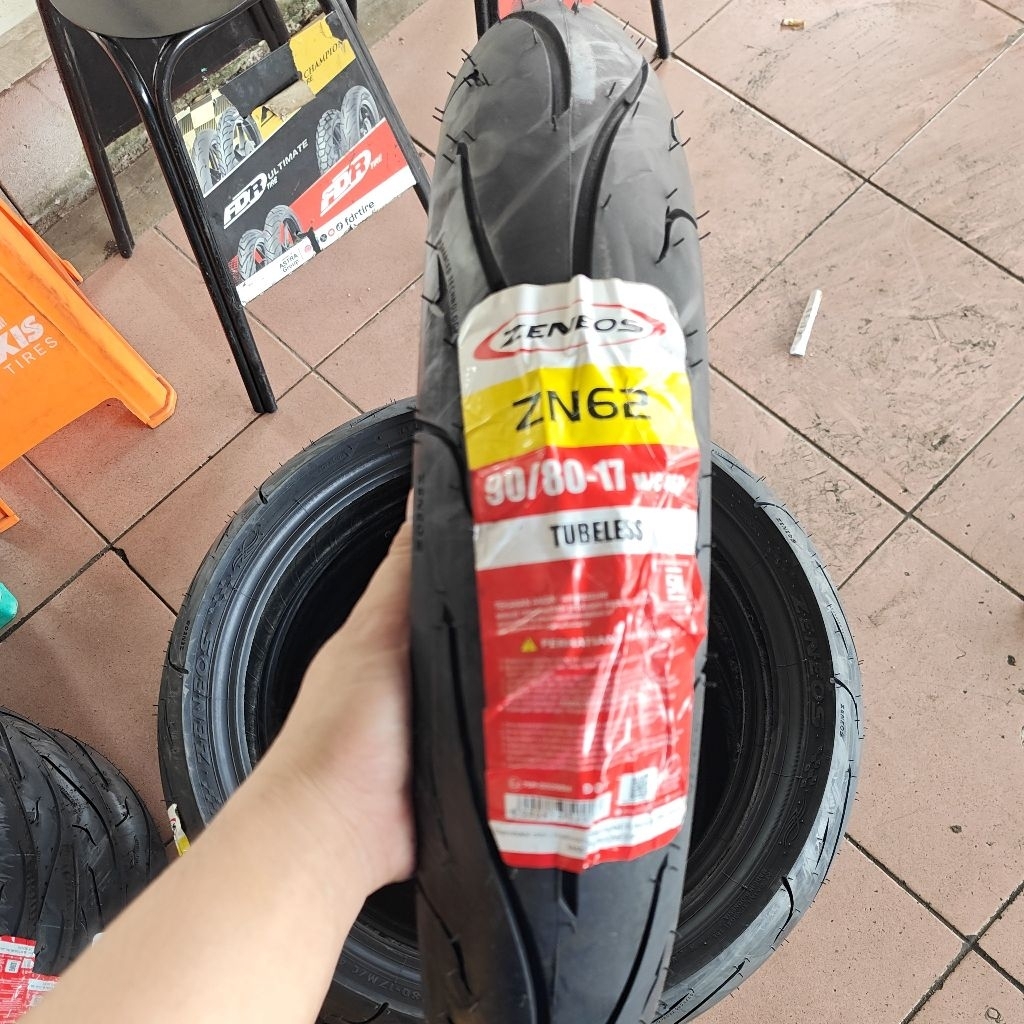 Ban luar zeneos tubeless 90/80-17 zn62
