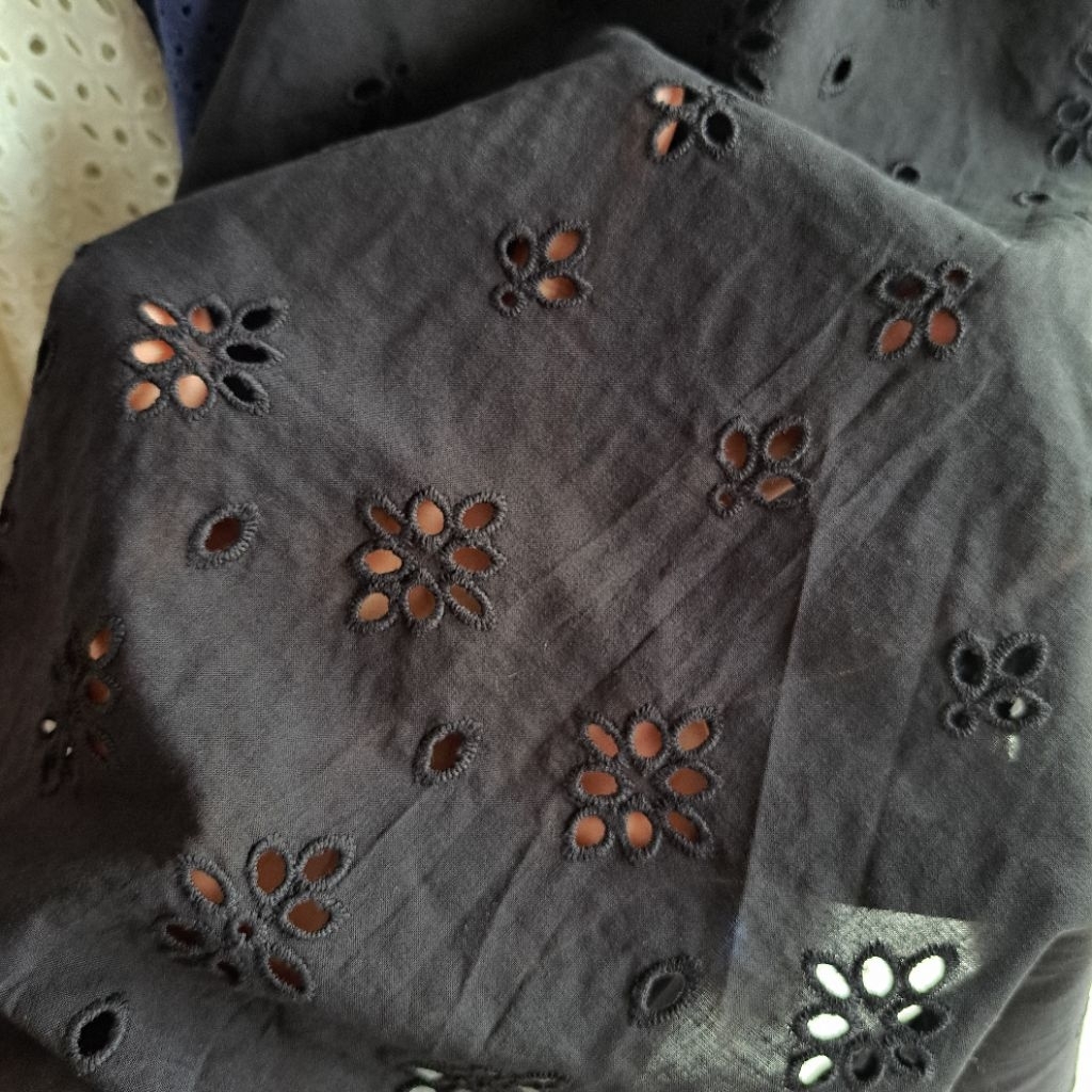 kain katun bordir - kain bordir bolong - kain katun bordir premium - katun bordir be harga 0.5meter