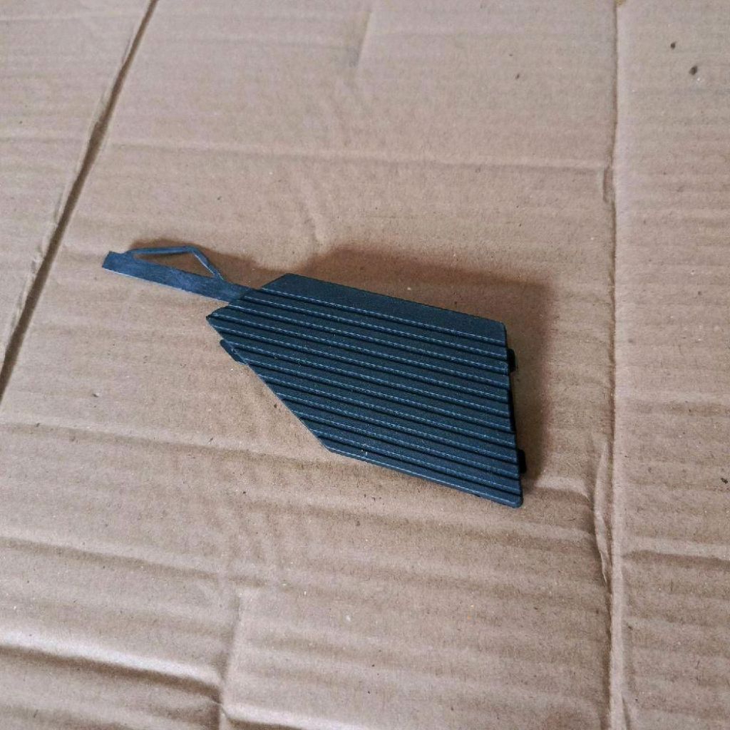 Tutup Derek Towing Bemper Belakang Avanza Xenia 2022 Original