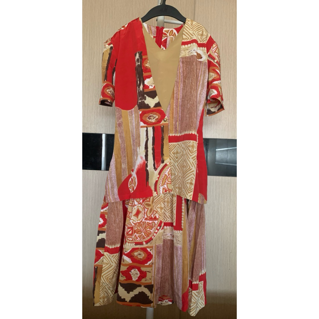 DRESS ABSTRAK