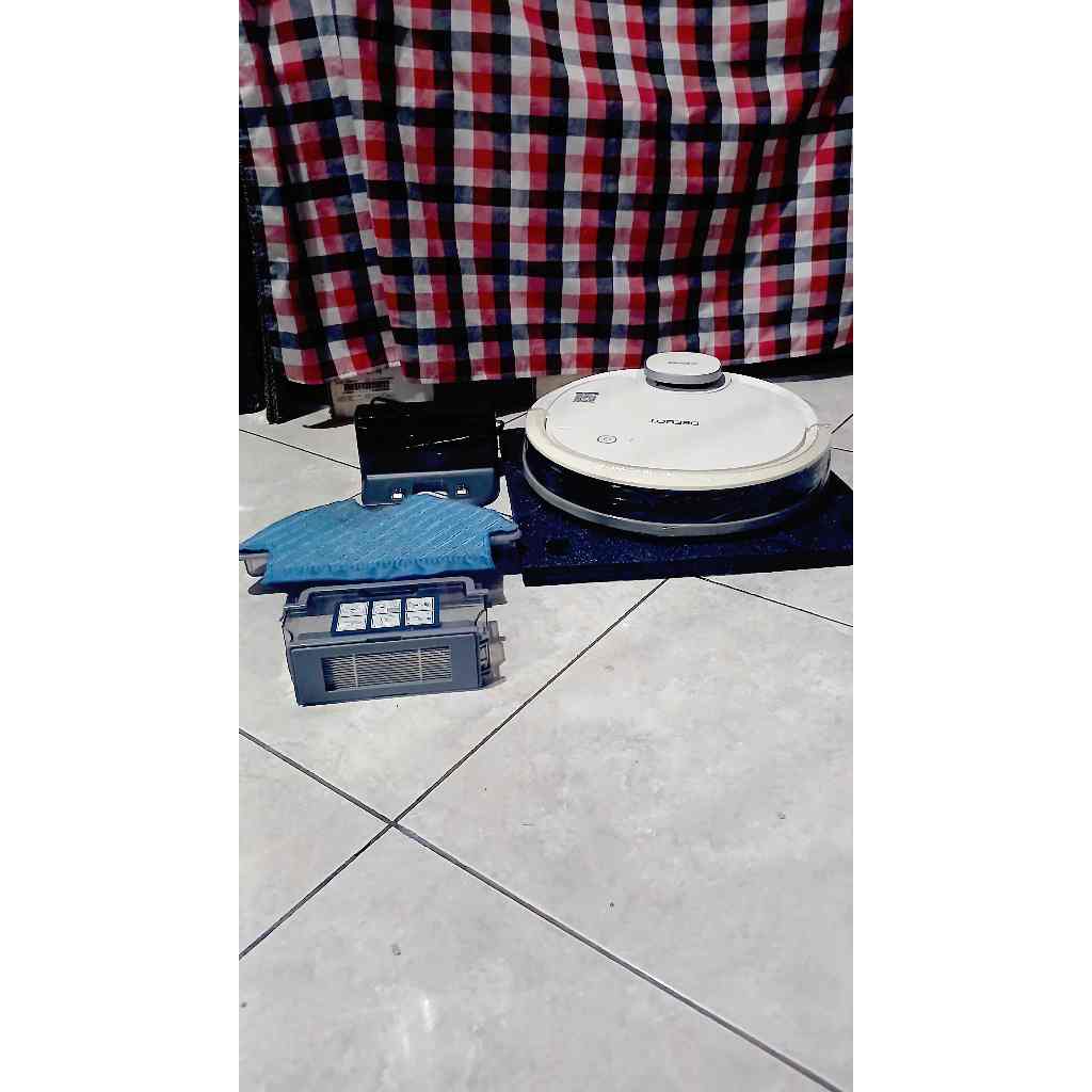 Ecovacs Deebot ozmo Robot vacuum Cleaner