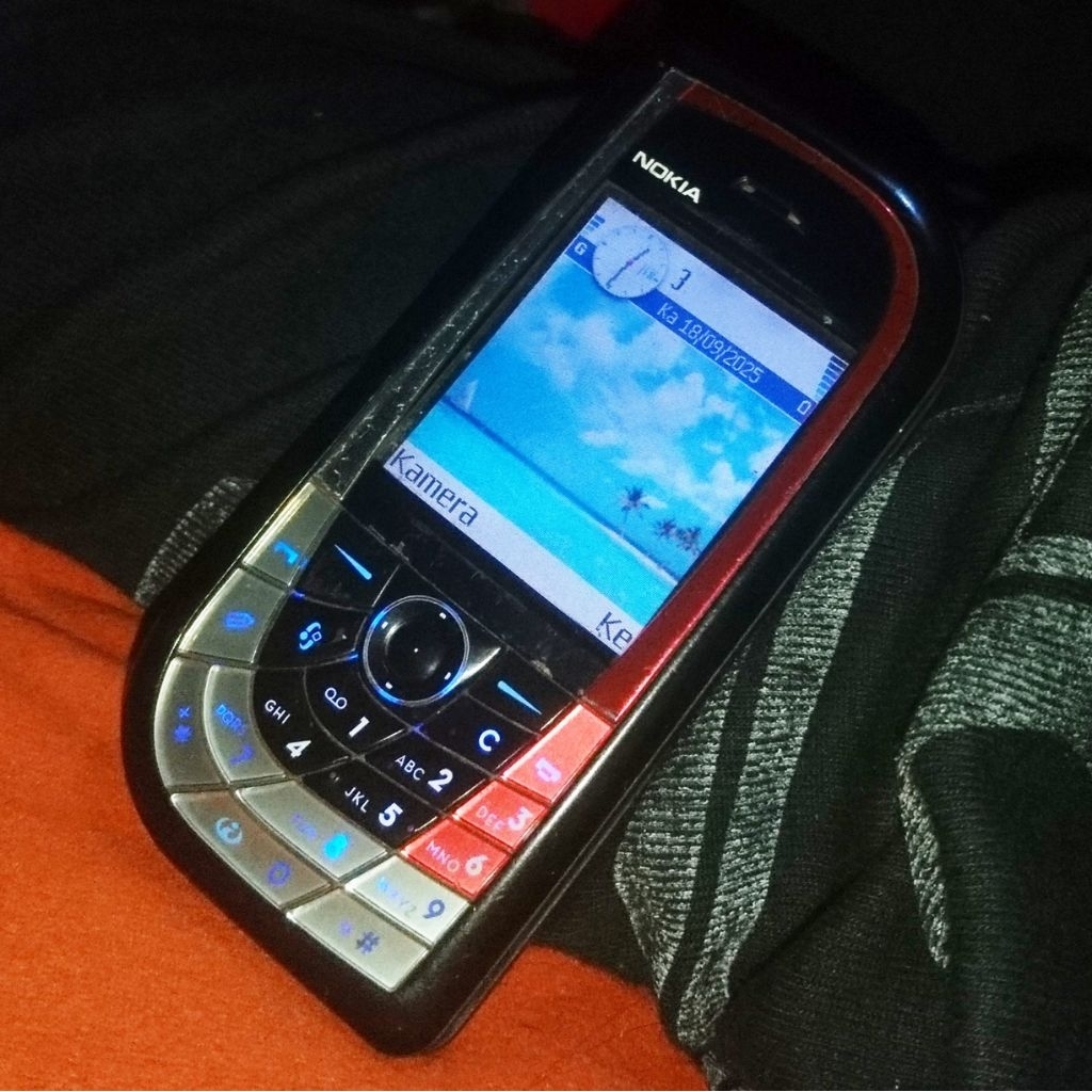 Hp jadul nokia 7610