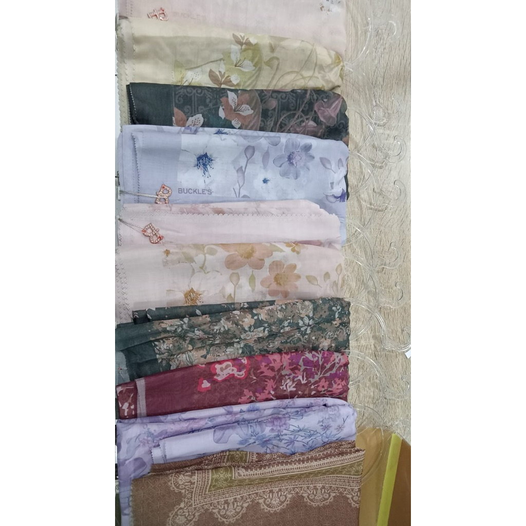 Buckle Scarves Motif