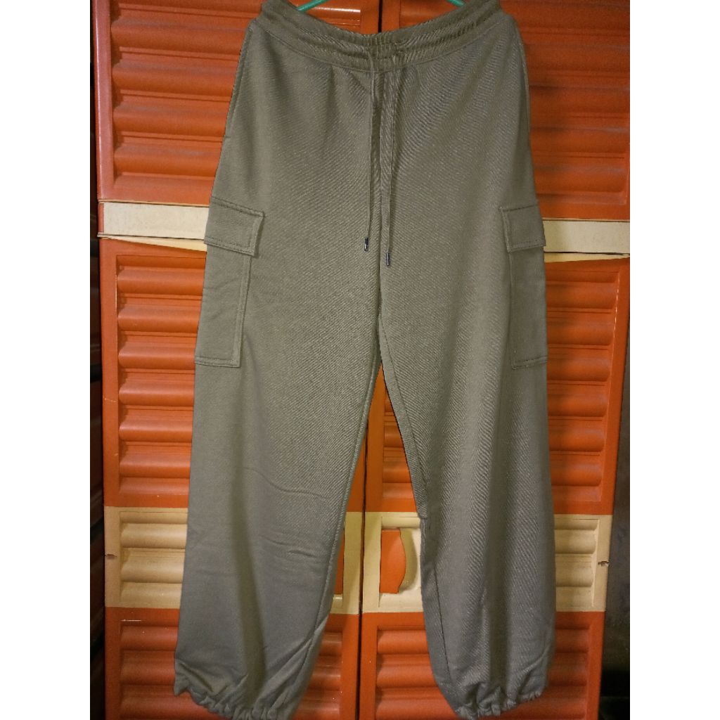 SECOND - UNIQLO-SWEAT CARGO PANT 100% ORIGINAL